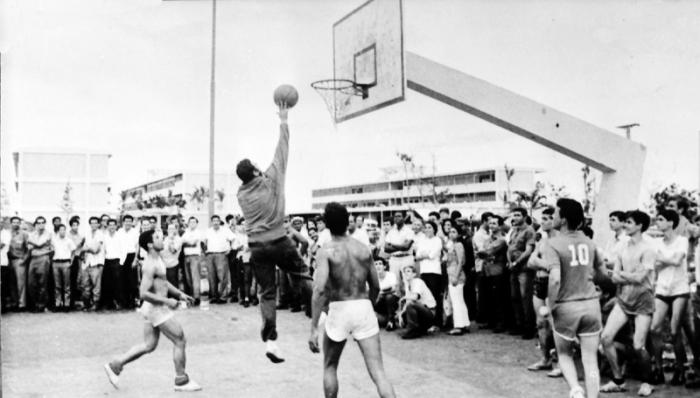 El Comandante en Jefe Fidel Castro Ruz practicó con su ejemplo la formación integral mediante el deporte. Foto: Archivo