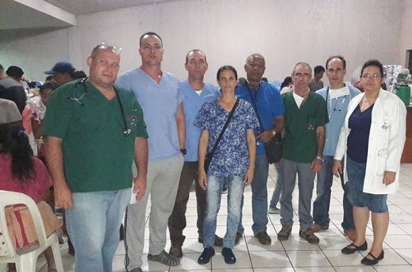 La noche en que los medicos cubanos llegaron al Hospital de Escuintla a enfrentarse a la tragedia. Foto: Brigada Médica Cubana en Guatemala