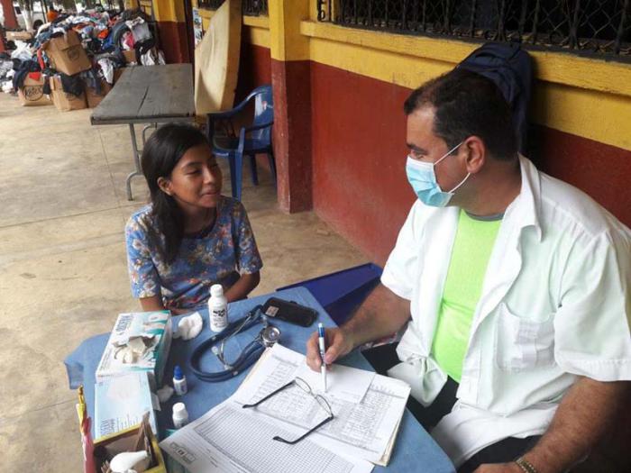 Los colaboradores cubanos atienden sin descanso a la población guatemalteca que requiere sus servicios. Foto: Carlos de Céspedes 