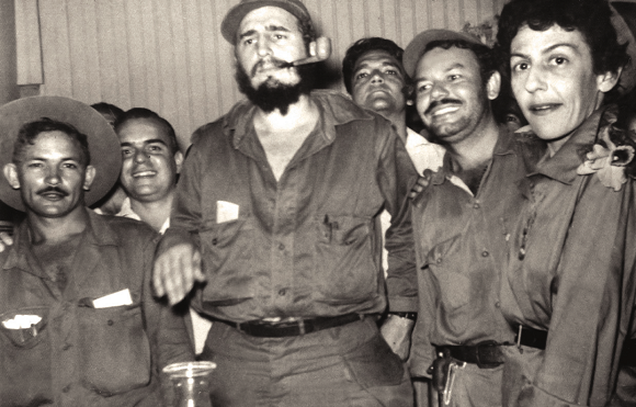 Fidel, el comandante Guillermo García Frías y Celia, en Palma Soriano, diciembre de 1958. Foto: Libro "La Contraofensiva Estratégica"