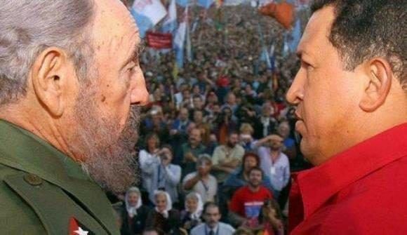 Fidel y Chávez en masivo acto en Argentina. Foto: Archivo