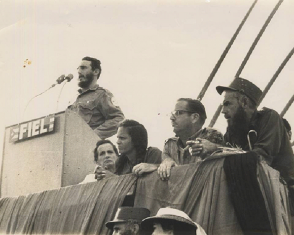 Fidel pronuncia discurso en la conmemoración del VII Aniversario del Asalto al Cuartel del Moncada,en Las Mercedes, Sierra Maestra. Foto: Fidel Soldado de las Ideas/Archivo.