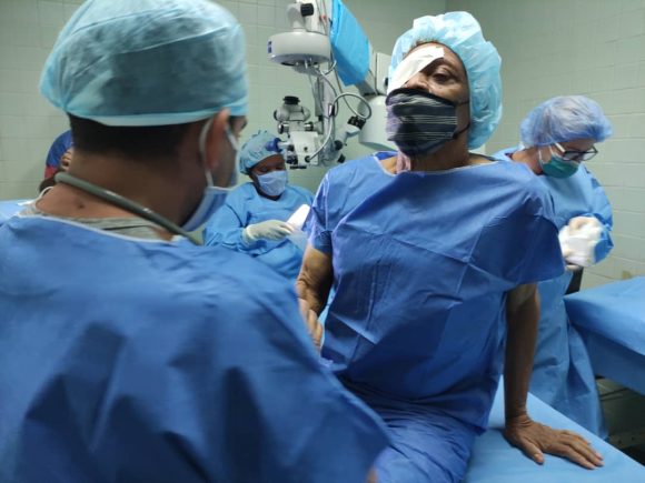 Tras casi 17 años de implementado, los especialistas cubanos han realizado más de 205 257 cirugías de cataratas en Venezuela.
