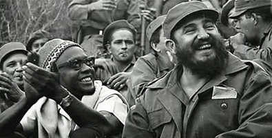 Cabral y Fidel durante un descanso de la Conferencia Intercontinental. Foto: Archivo de JR