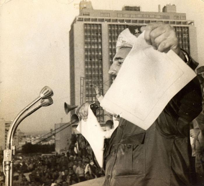 En respuesta a la Declaración de San José el pueblo cubano se reunió en la Plaza de la Revolución para patentizar su apoyo al Gobierno revolucionario