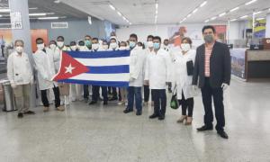 rribo a Honduras de la brigada médica de Cuba. Foto: Presidencia de Honduras en twitter