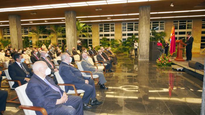 Raúl und Díaz-Canel führten den Vorsitz bei der Veranstaltung zum 60. Jahrestag der Beziehungen zwischen Kuba und China. Photo: Estudios Revolución