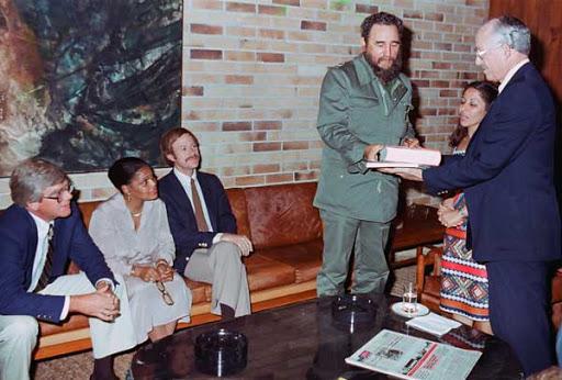 The interferon project began in 1981, after Fidel met U.S. doctor Randolph Lee Clark. Photo: Granma Archives