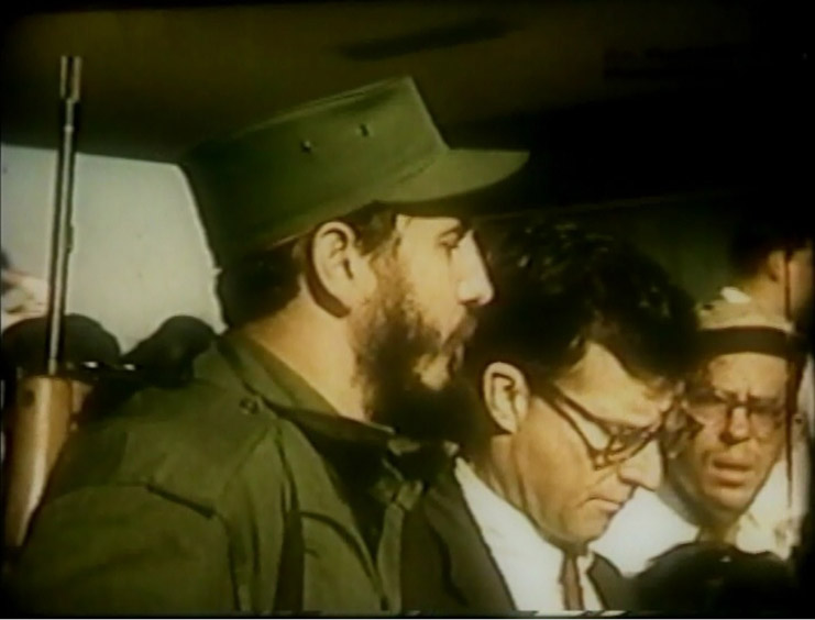 Fidel Castro y Enrique Oltuski entrando al Distrito Naval del Sur, en Cayo Loco
