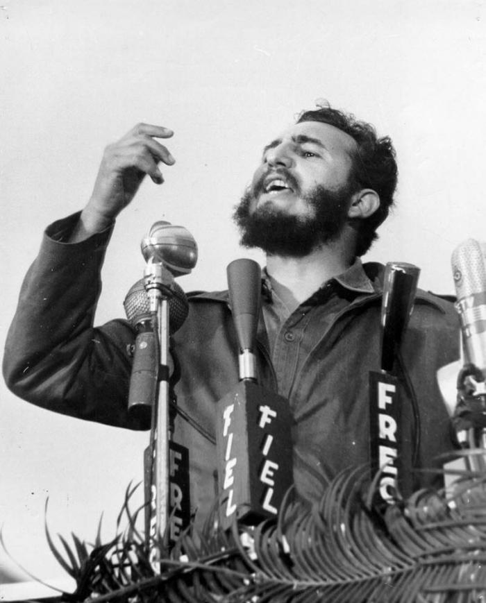 Fidel Castro Ruz en el sepelio de las victimas del Vapor La Coubre