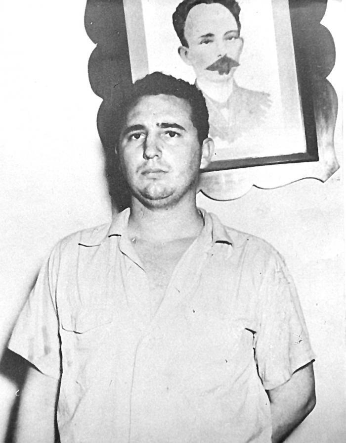 Fidel presentado en el Vivac Municipal de Santiago, el 1ro de agosto de 1953. 