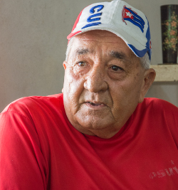 Luis Barba Téllez se dice afortunado de conocer a Fidel. Fotos: Leandro Pérez Pérez y cortesía familiar