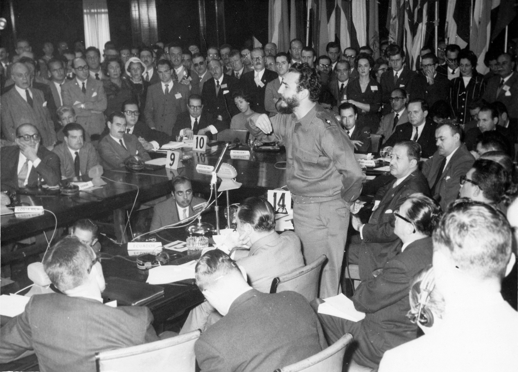 El Comandante en Jefe Fidel Castro, interviene en la Conferencia de los 21, que se celebra en Buenos Aires, Argentina