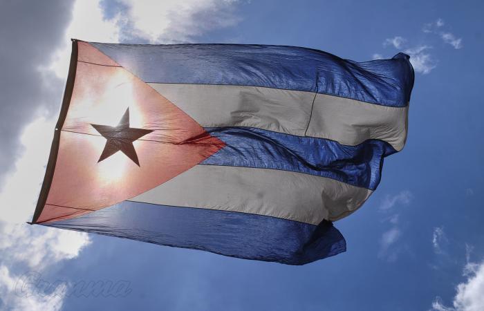 Bandera cubana a contraluz, Rpto. Naroca, Boyeros Foto: Endrys Correa Vaillant