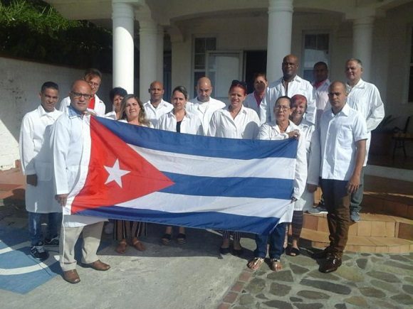 a Brigada Médica “Henry Reeve” en San Vicente y las Granadinas. Foto: CubaMinrex.