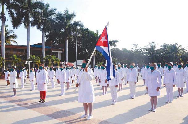 Die Brigade, die aus 95 Frauen und sechs Männern besteht, ist die erste der medizinischen Zusammenarbeit mit Barbados. Foto: Rodríguez Robleda, José Raúl