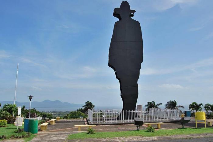 Estatua del General Augusto César Sandino, Héroe Nacional de la República de Nicaragua, que asombró al mundo derrotando a los marines yanquis. Foto: La voz del sandinismo