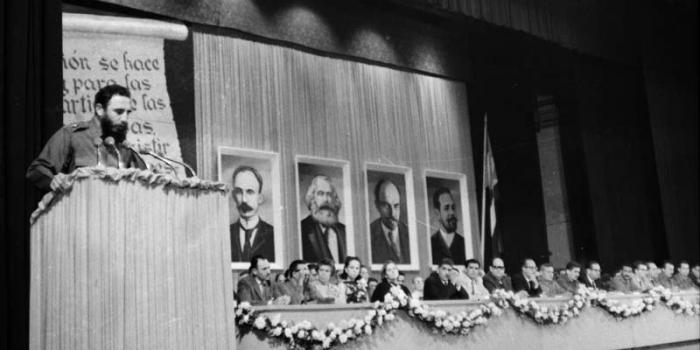 Fidel durante la creación del Comité Central del PCC. 