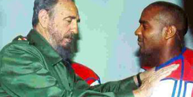 Fidel Castro junto a el pelotero villaclareño Eduardo Paret