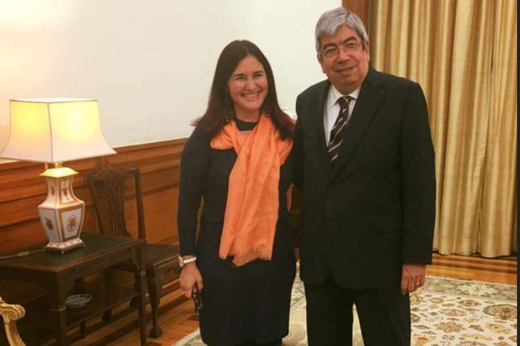 Embajadora cubana en Portugal, Johana Tablada y Eduardo Ferro, presidente de la Asamblea de la República Portuguesa