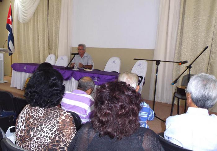 René González Barrios, presidente del Instituto de Historia de Cuba, disertó sobre el internacionalismo y la solidaridad en Fidel Castro Foto: Miguel Febles Hernández.