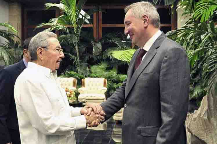 Raúl Castro y vicepresidente del gobierno de la Federación de Rusia, Dimitri O. Rogozin
