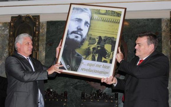 Reconocimiento a Raúl Castro