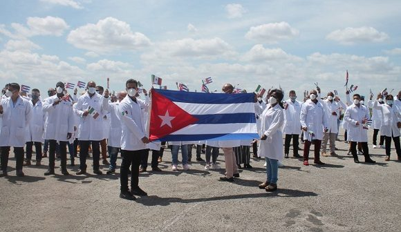 Brigada médica cubana regresa de México