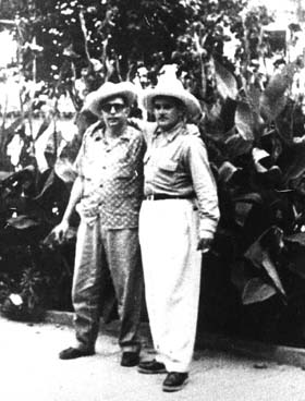Jesús Montané (izquierda) junto a Juan Manuel Márquez durante los preparativos de la expedición en México.