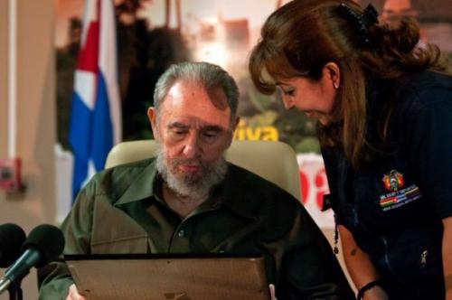 Fidel con Odalys Bravo, jefa de la Brigada 