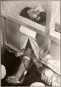 Junio de 1970 Fidel dona sangre para el pueblo peruano, asolado por un terremoto.