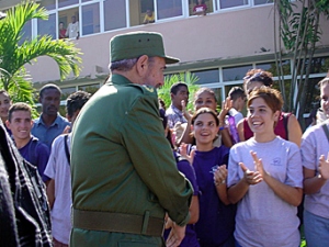 Fidel durante una visita la Universidad de las Ciencias Informáticas en La Habana