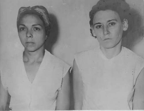 Melba Hernández y Haydée Santamaría en el Vivac de Santiago.