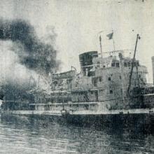 El buque francés La Coubre antes de producirse la segunda explosión. Foto: Periódico Revolución