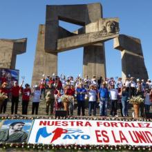 Fidel, en lo alto de la tribuna. Foto: Jorge Luis Merencio