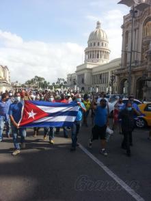 El pueblo revolucionario, en todos los municipios de la capital, salió a las calles a defender la Revolución