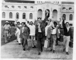 Moncadistas a la salida del Presidio Modelo, el 15 de mayo de 1955. Autor: CORTESÍA DEL MUSEO CASA NATAL JESÚS MONTANÉ OROPESA