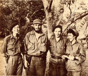 Vilma Espín se destacó por sus dotes de organizadora y guerrillera tanto en el llano como en la Sierra. En la foto, junto a Fidel, Raúl y Celia. Foto: Archivo de Granma