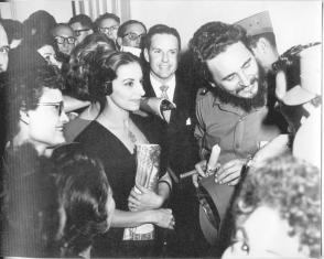 From the earliest moments of the triumph of the Revolution, Fidel offered his support to the National Ballet of Cuba. In the foreground (from left to right) Alicia and Fernando Alonso, alongside the Comandante en Jefe, Fidel Castro. Photo: National Ballet of Cuba
