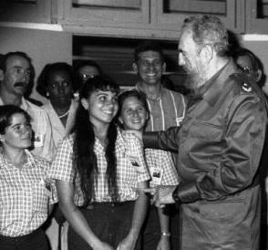El líder histórico de la Revolución Cubana Fidel Castro Ruz, mantuvo un vínculo permanente con los estudiantes. Foto: Archivo de Granma
