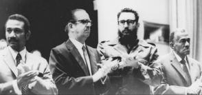 En la presidencia del XIII Congreso de la CTC, de izquierda a derecha, Almeida, Osvaldo Dorticós, Fidel y Lázaro.