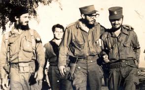 Fidel Castro junto a los Comandantes Augusto Martínez Sánchez y Delio Gómez Ochoa