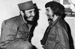 Fidel Castro junto al Che Guevara en 1959