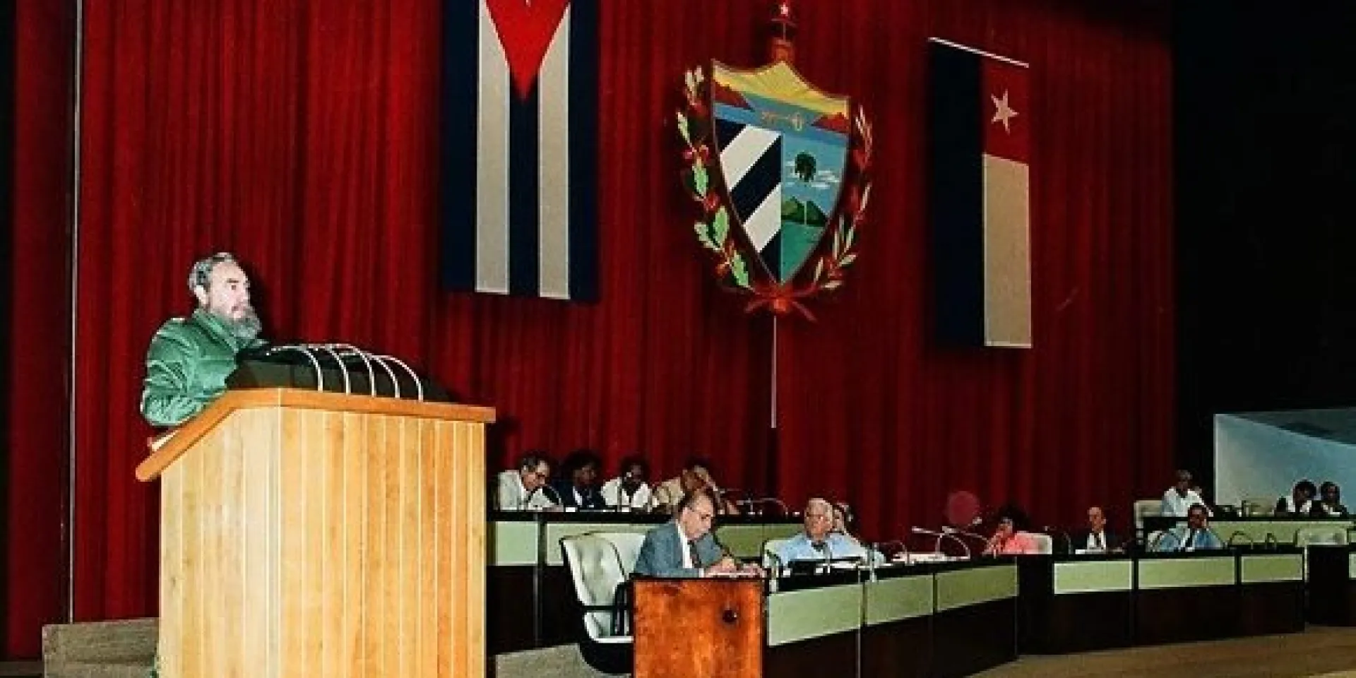 Fidel pronuncia palabras en la Clausura del X Período Ordinario de Sesiones de la III Legislatura de la Asamblea Nacional del Poder Popular, el 27 de diciembre de 1991.