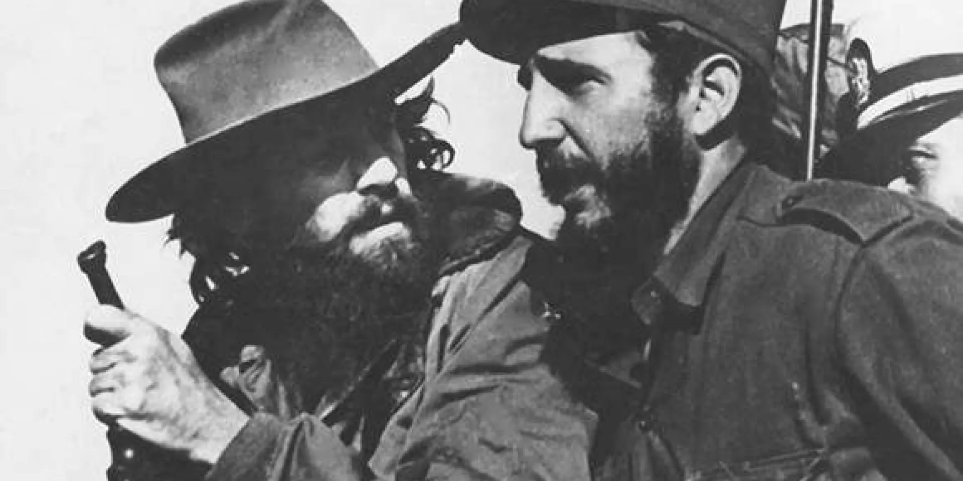 Fidel y Camilo en el jeep ocupado por la columna No. 17 Abel Santamaría que conduce a los héroes por las avenidas capitalinas, el 8 de enero de 1959. Foto: Sitio Fidel Soldado de las Ideas.