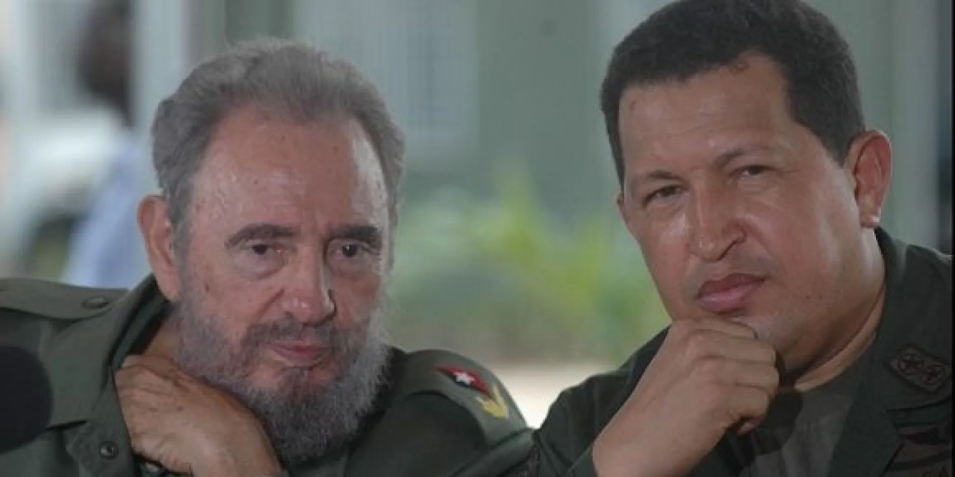 Fidel Castro participa en la edición 231 del programa “Aló, Presidente”, que se desarrolla en Cuba, en el municipio Sandino en Pinar del Río junto al Presidente de Venezuela Hugo Chávez Frías, 21 de agosto de 2005.