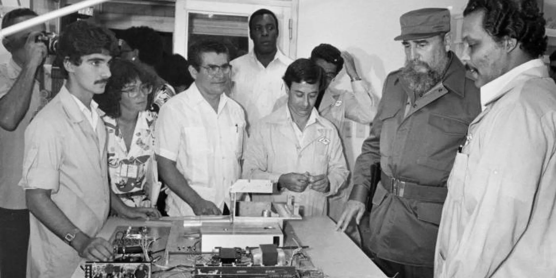 Fidel durante una de sus visitas al Centro de Inmunología Molecular. Foto: Jorge Oller