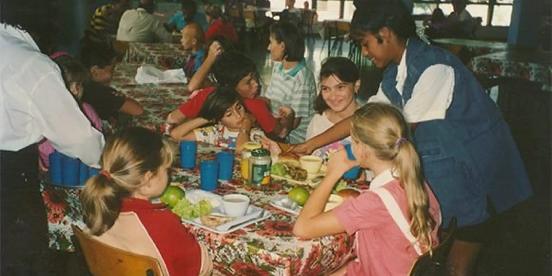 En el comedor en Tarará. Foto: Archivo médico cubano.