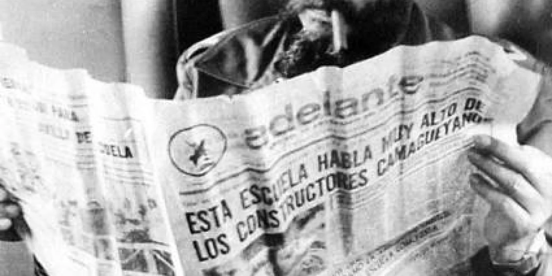 Fidel leyendo el periódico Adelante Autor: Cortesía del entrevistado