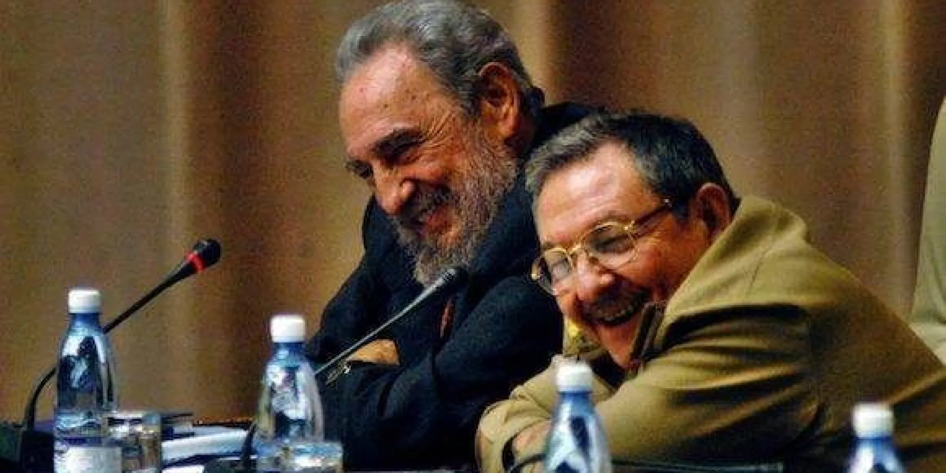 Fidel y Raúl en la Asamble Nacional. Foto: Ismael Francisco/Cubadebate